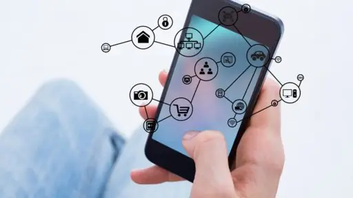 Dispositivo móvil desde donde se escapa un esquema de todas las integraciones posibles de un ecommerce